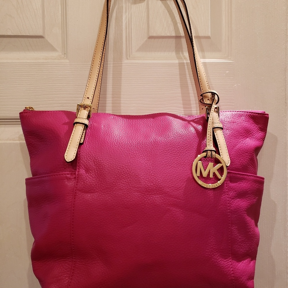 Michael kors zip top jet set tote